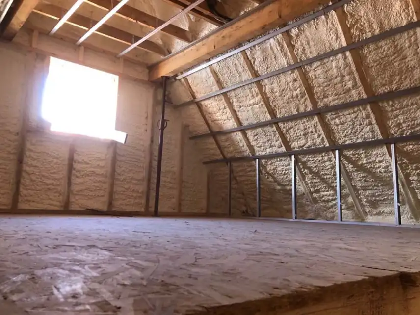 Isolation combles projection polyurethane 4 - Auvergne Sols