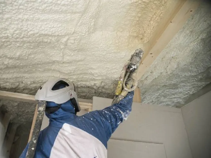 Isolation Plafond projection polyurethane 1 - Auvergne Sols