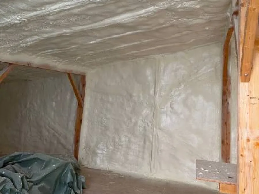 Isolation Plafond projection polyurethane 1 - Auvergne Sols