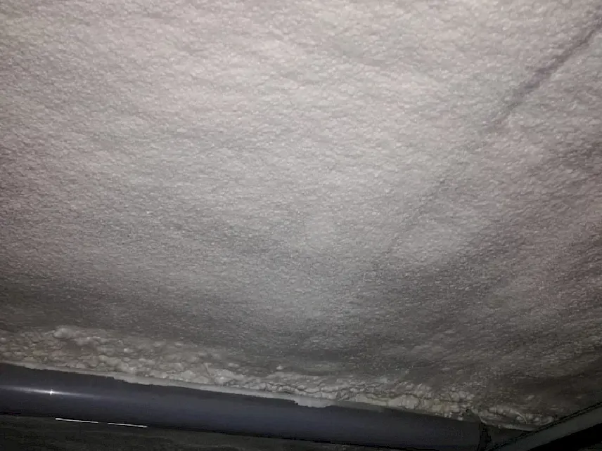 Isolation Plafond projection polyurethane 1 - Auvergne Sols