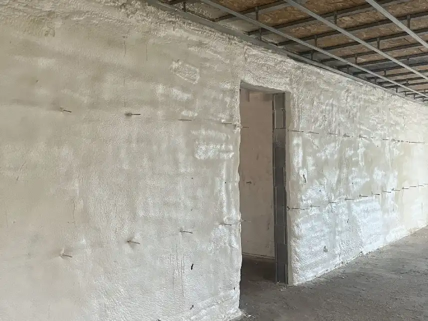 Isolation mur projection polyurethane 2 - Auvergne Sols