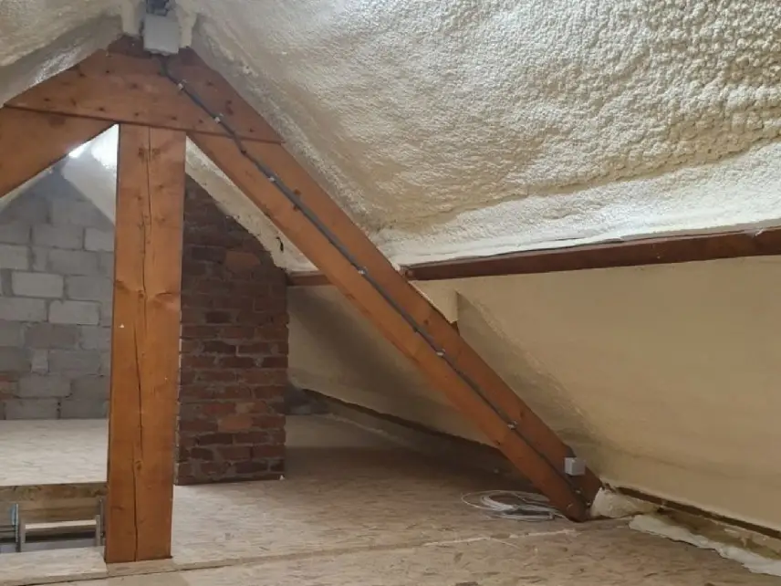 Isolation Toiture projection polyurethane 1 - Auvergne Sols