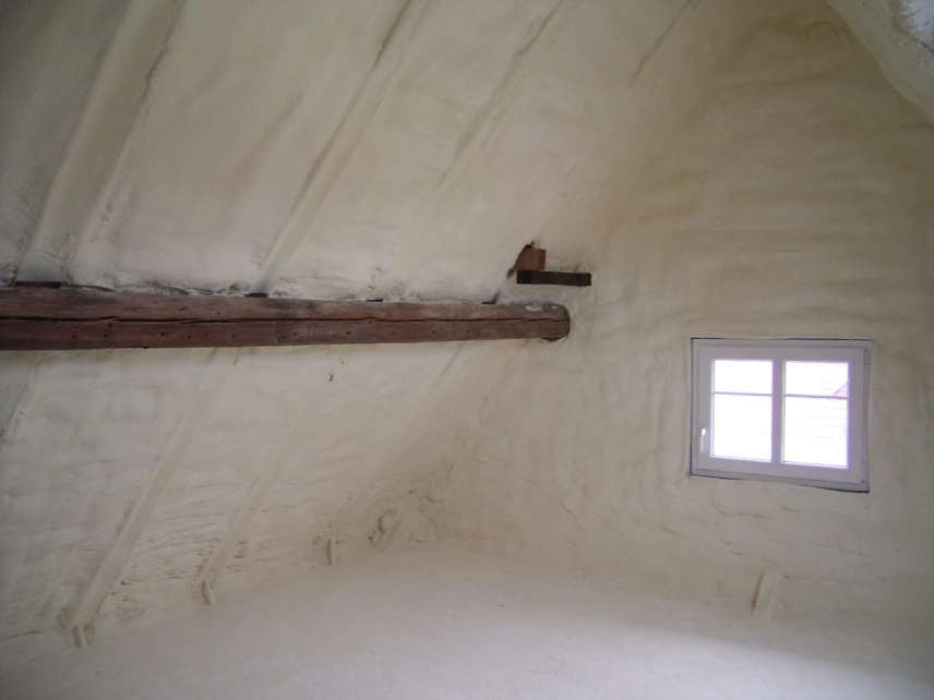 Isolation Toiture projection polyurethane 1 - Auvergne Sols